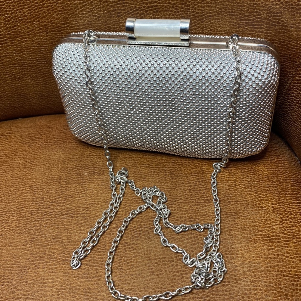 Jessica McClintock
Clutch Beaded Mesh Silver Shoulder Bag